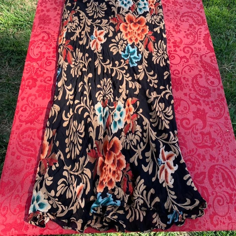 Vintage 90s silk‎ floral skirt- fits like a large - Picture 3 of 4